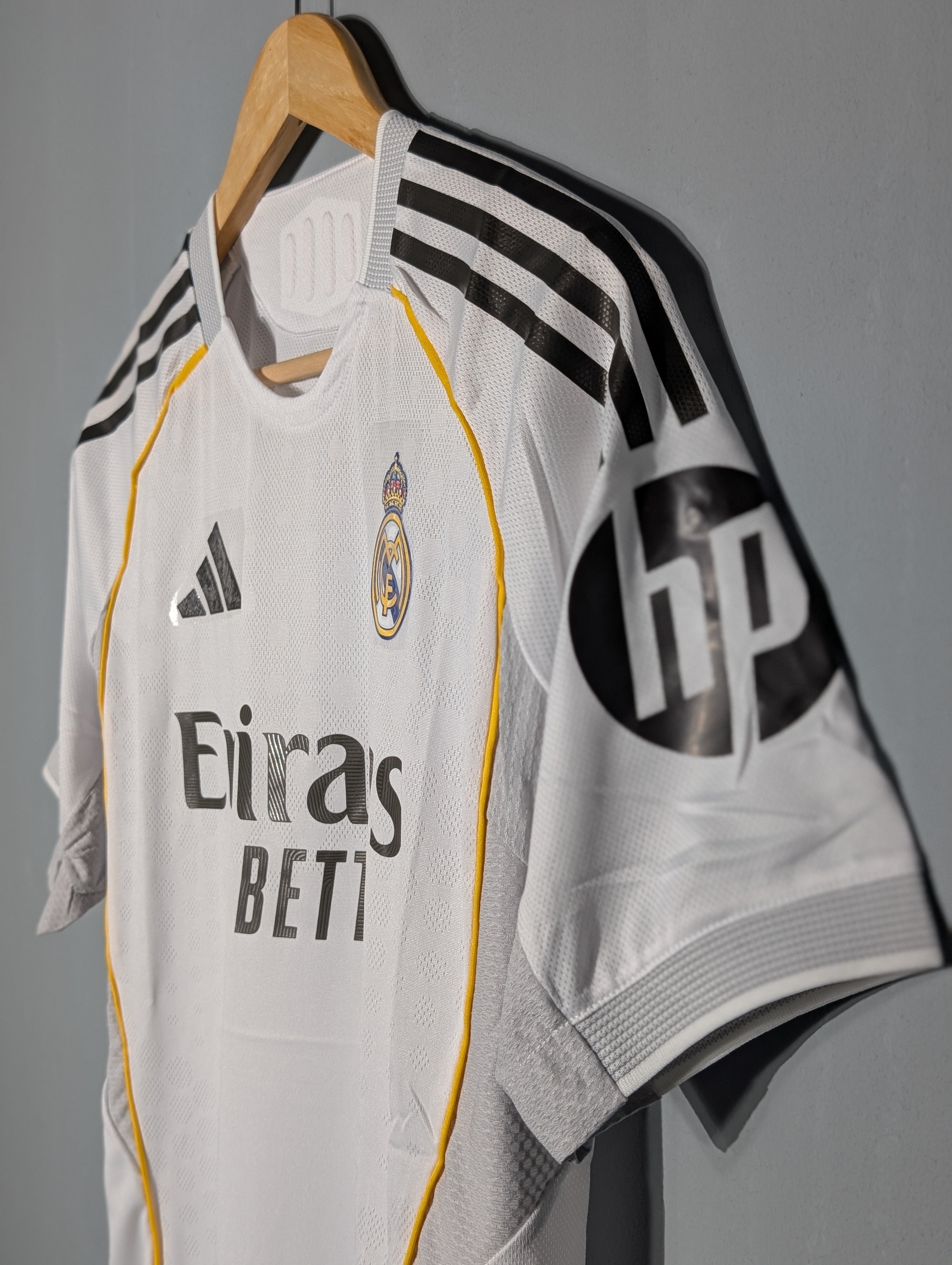 Real Madrid Home 25-26 Player