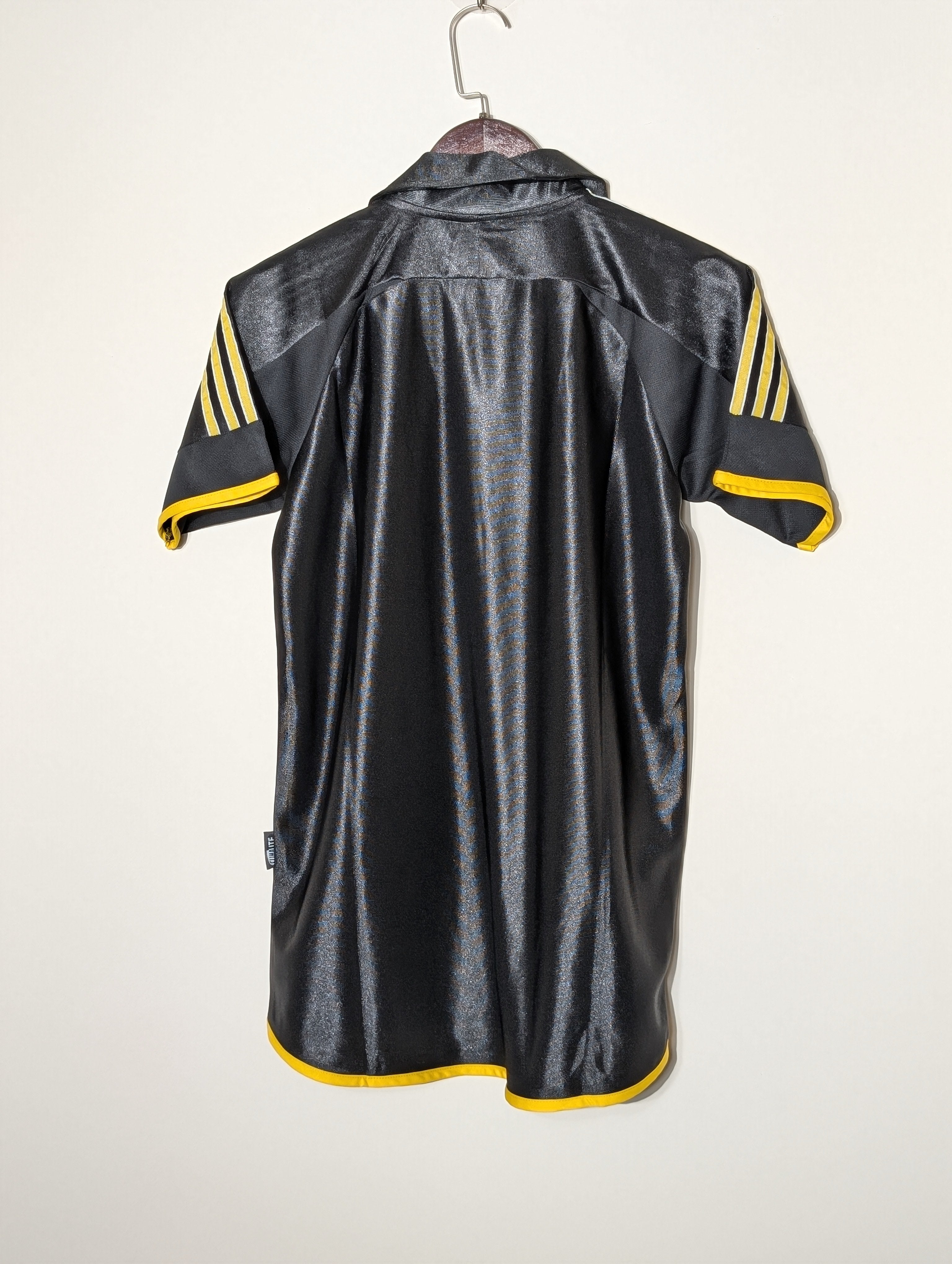 Real Madrid 1999/2000 Away Retro Kit