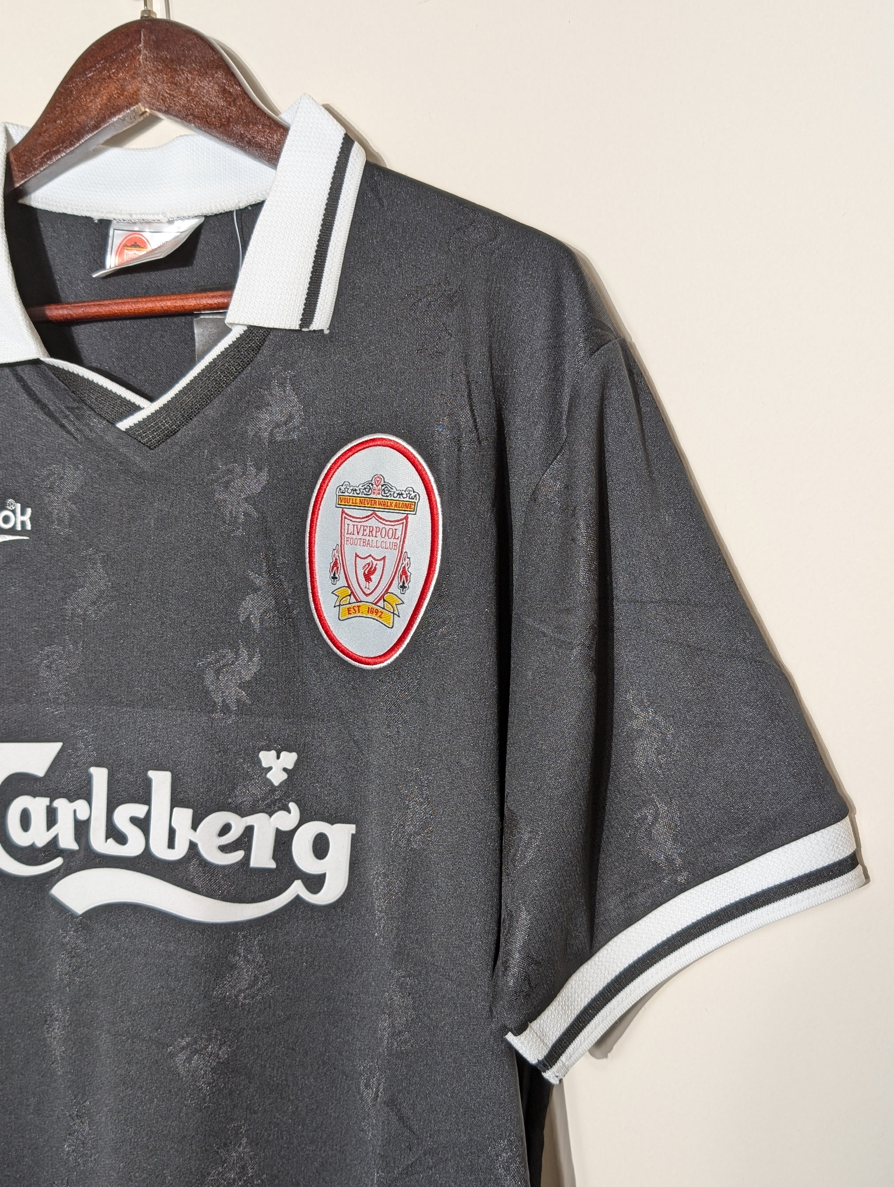 Liverpool 1996/97 Away Retro kit