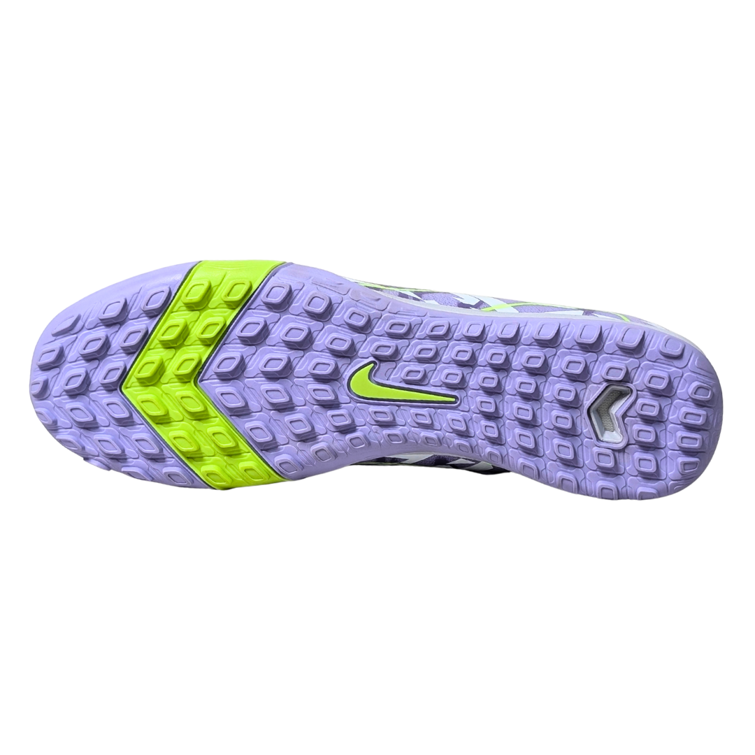 Nike Phantom GX II Pro TF, sole view | BYSPORTS