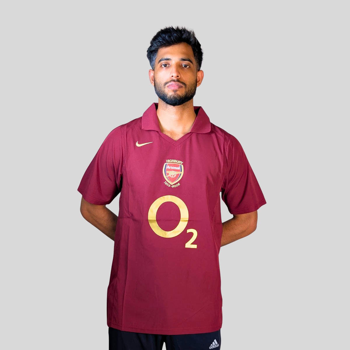 Arsenal Highbury 1913–2006 Retro Jersey (Maroon Edition), worn by model | BYSPORTS