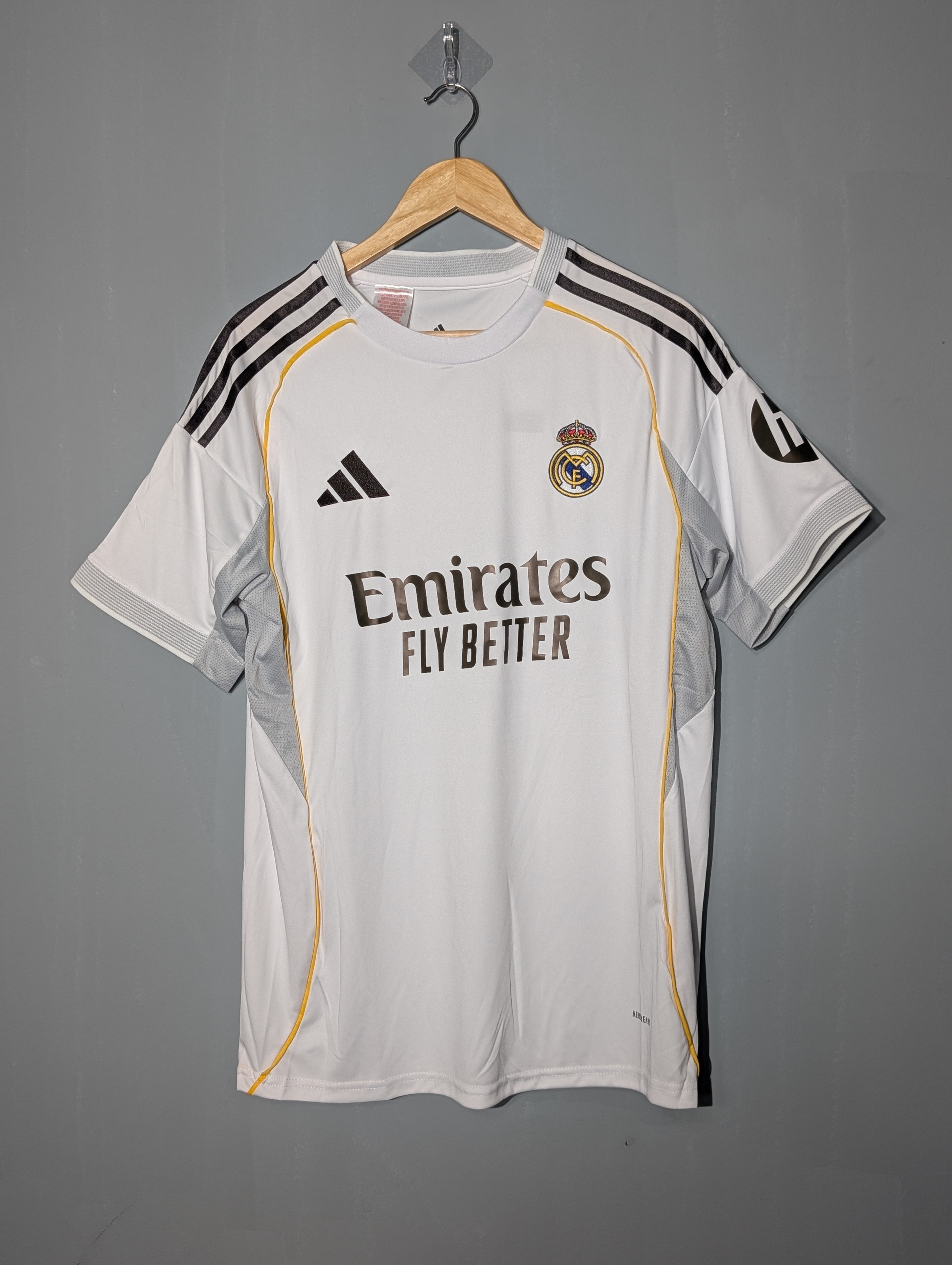 Real Madrid Home 25-26 Fan