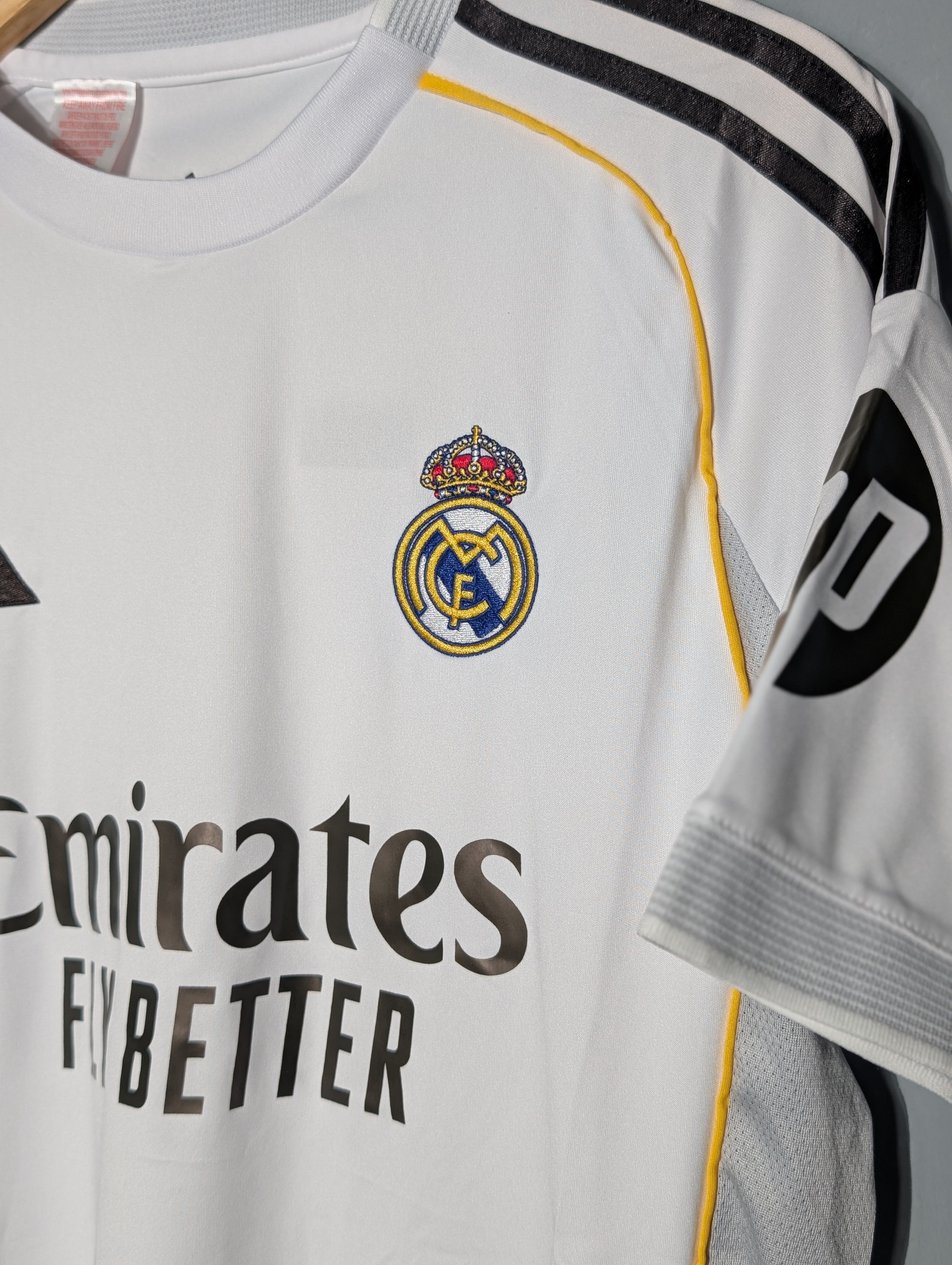 Real Madrid Home 25-26 Fan
