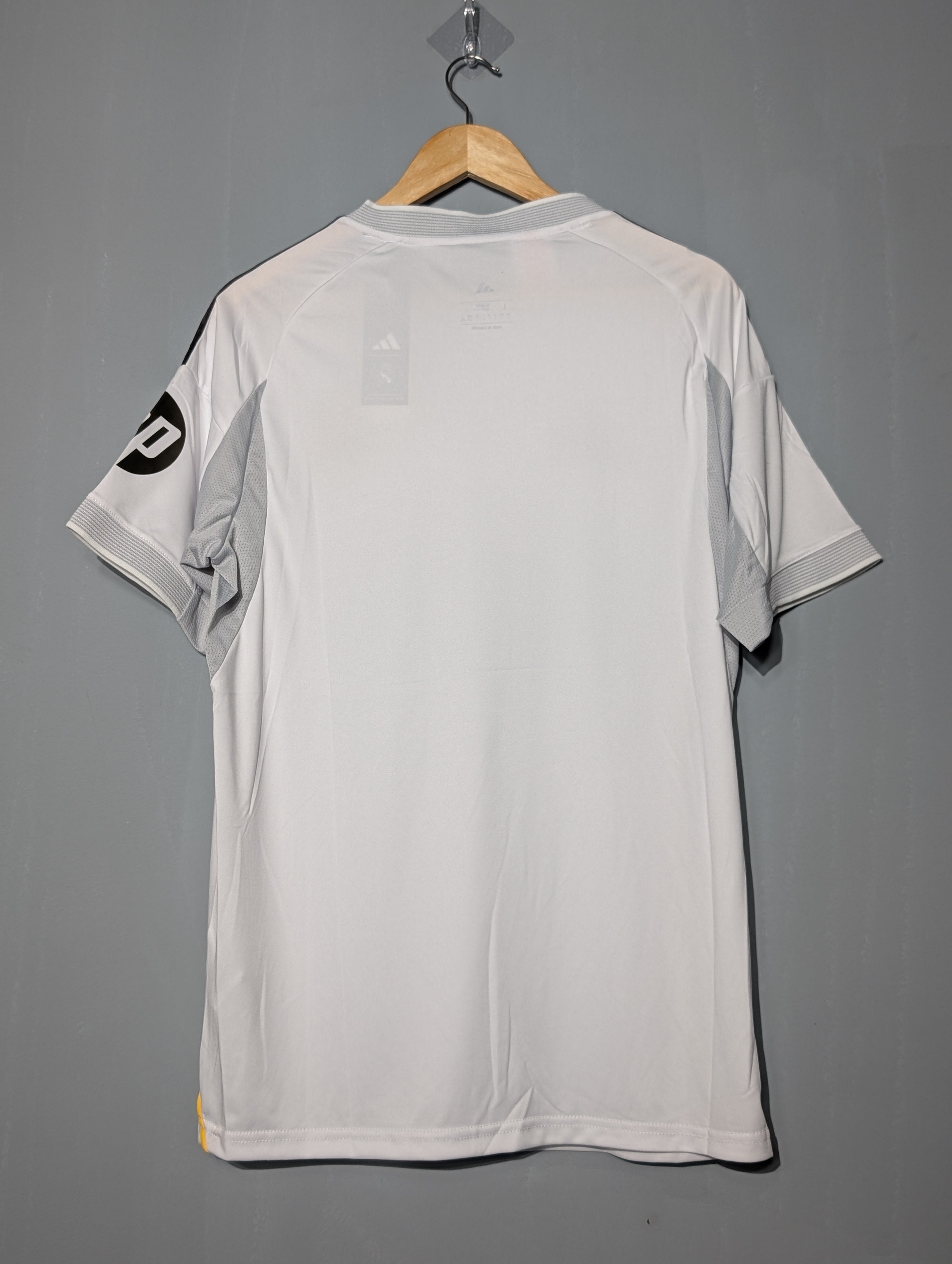 Real Madrid Home 25-26 Fan