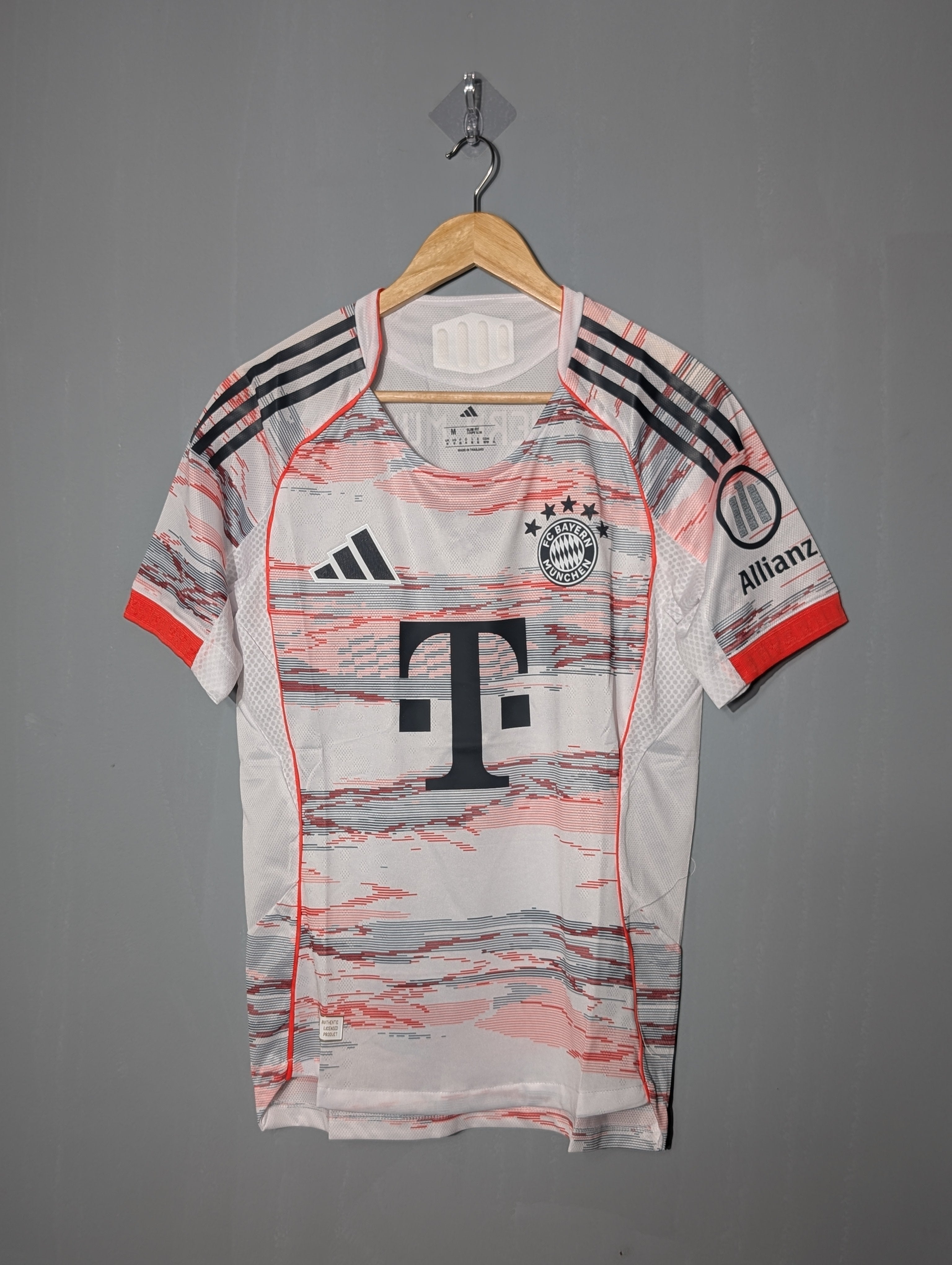 FC Bayern Away Fan Edition Jersey 2025/26
