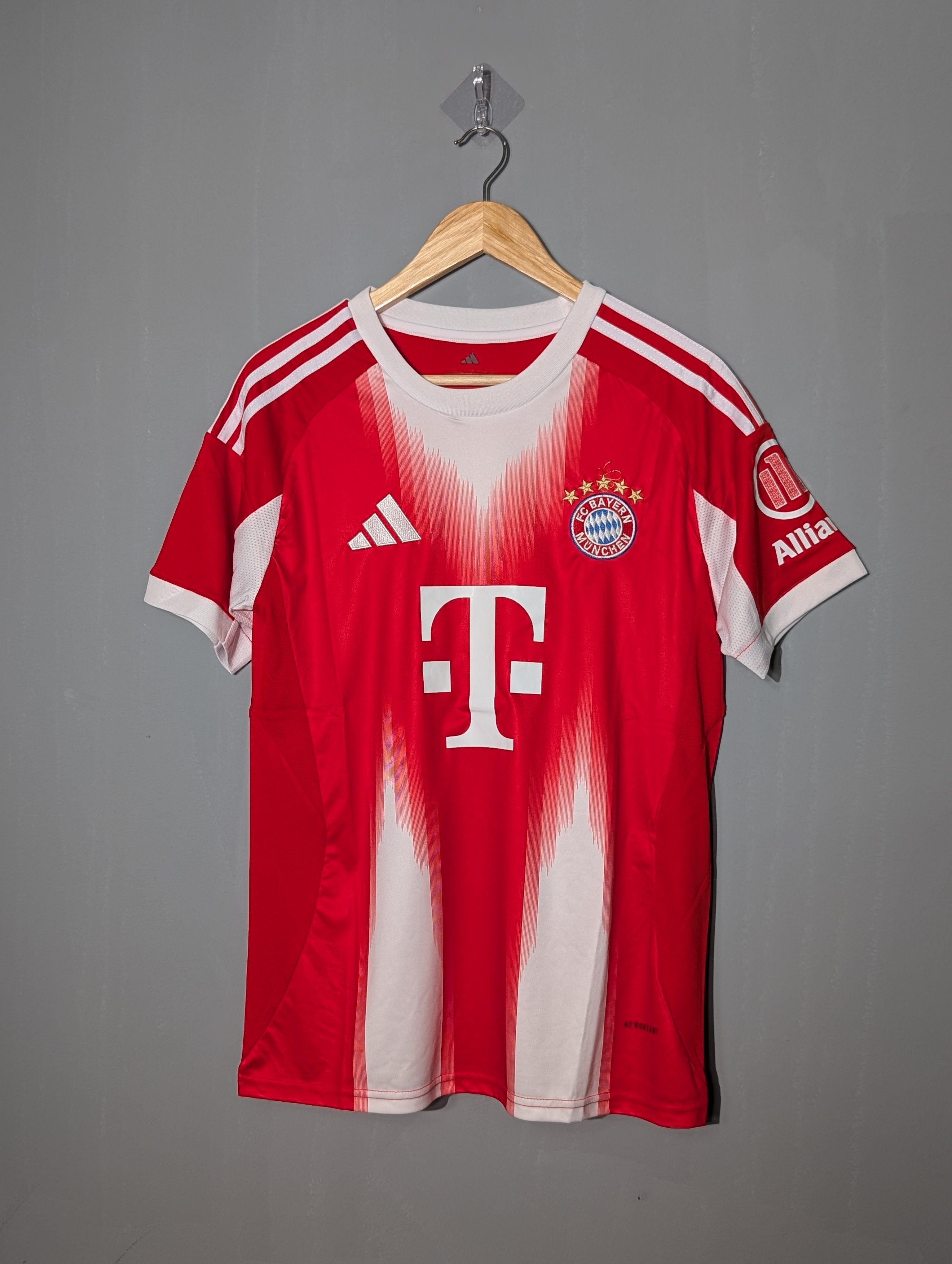 FC Bayern Home Fan Edition Jersey 2025/26