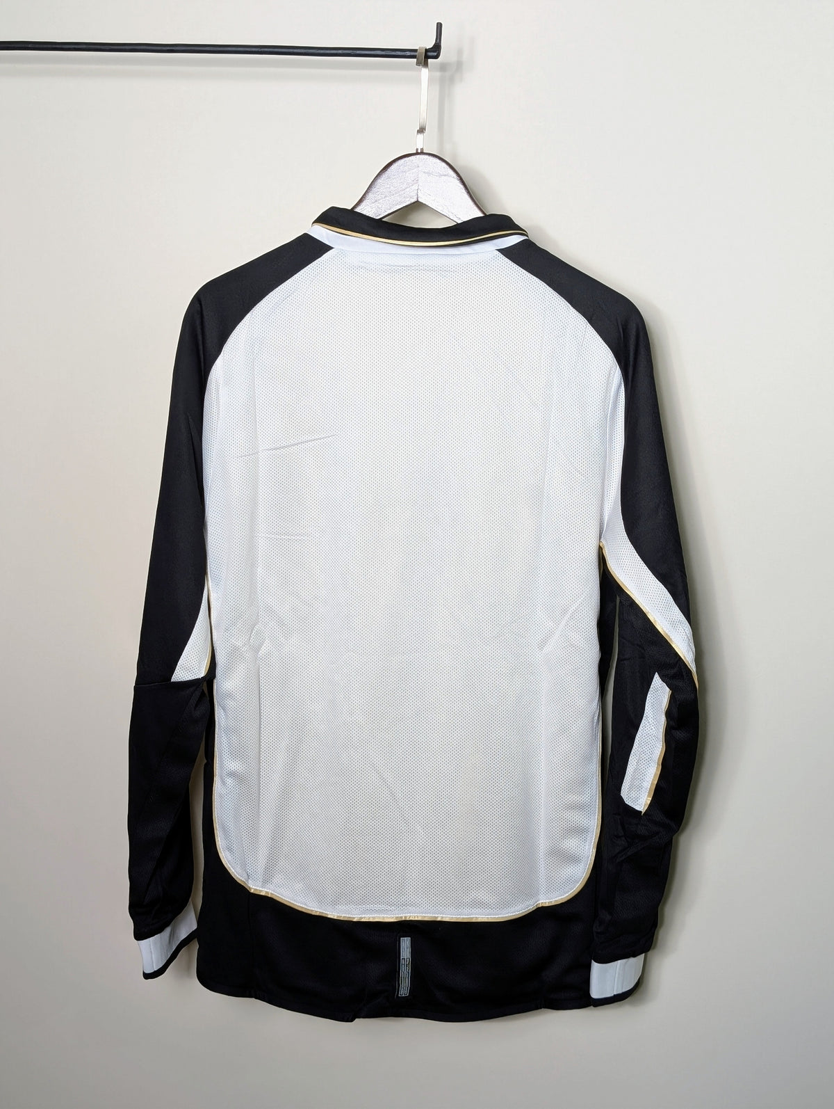 Manchester United 2001/02 Retro Jersey (Double Sided, Full Sleeve), close-up detail 3 | BYSPORTS