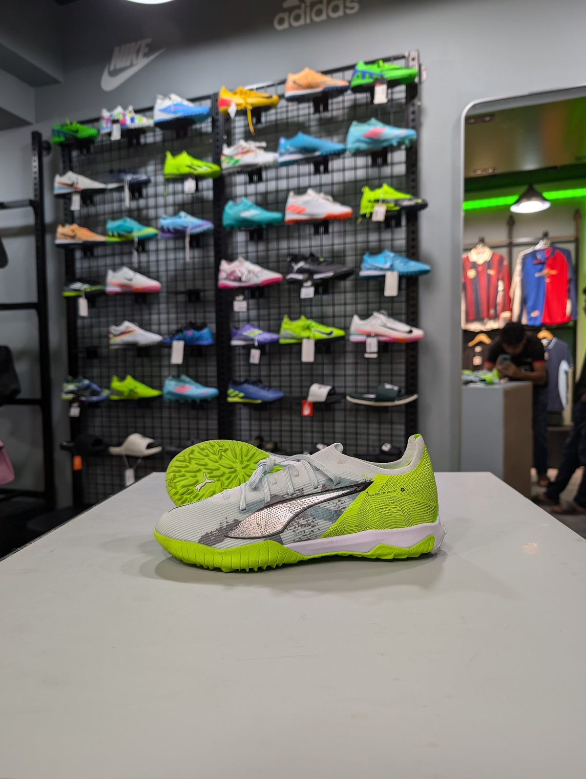 Puma Ultra5 Ultimate Football Turf, in use 2 | BYSPORTS