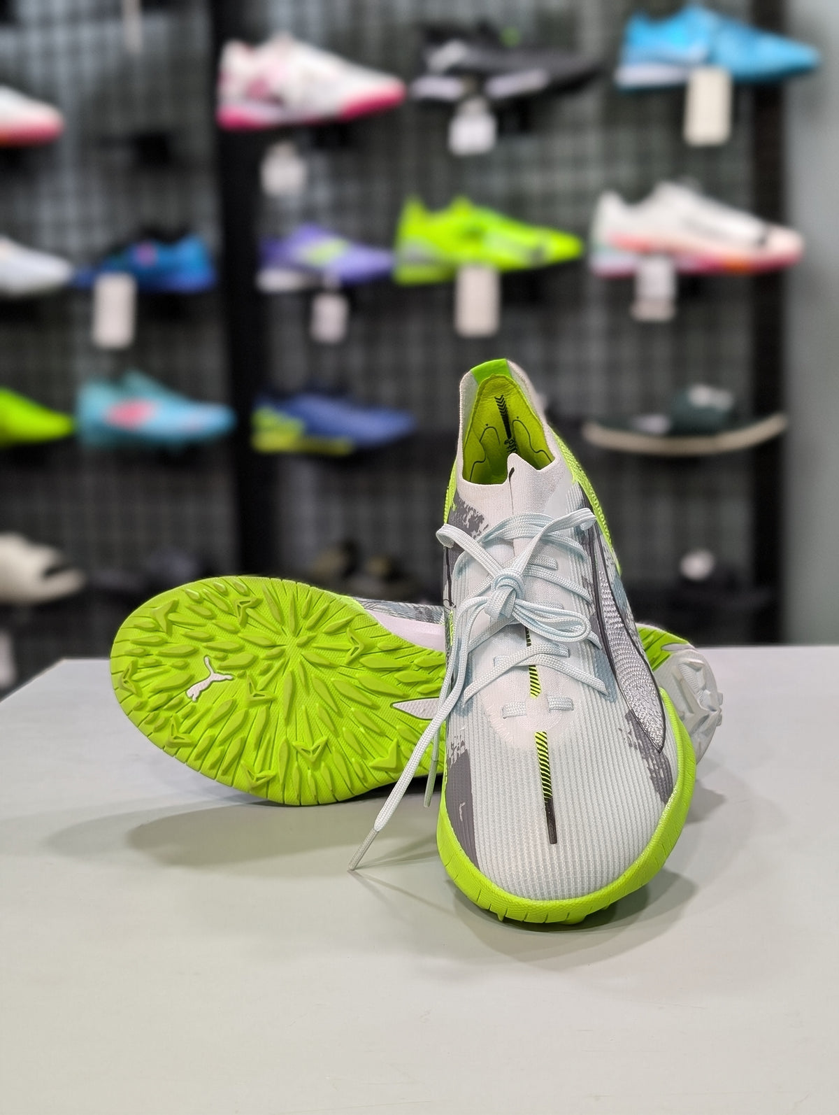 Puma Ultra5 Ultimate Football Turf, side view 2 | BYSPORTS